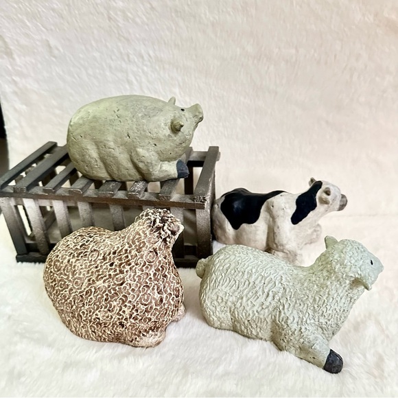 Set of 4 Primitive Farm Animal Figurines (Sheep, Pig, Cow, Lamb) W/ Stable Crate - Picture 2 of 13
